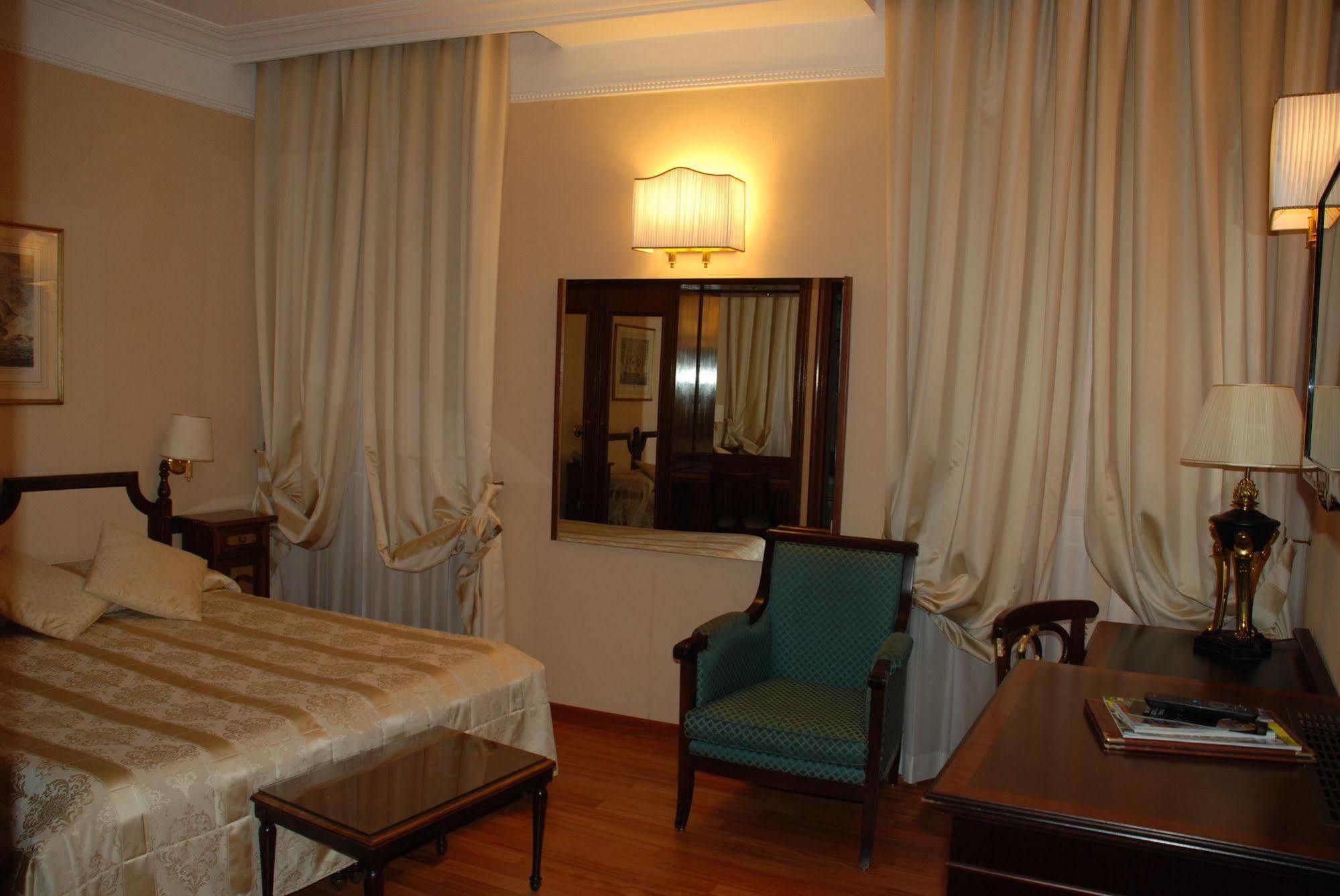 Hotel Cecil Roma Esterno foto